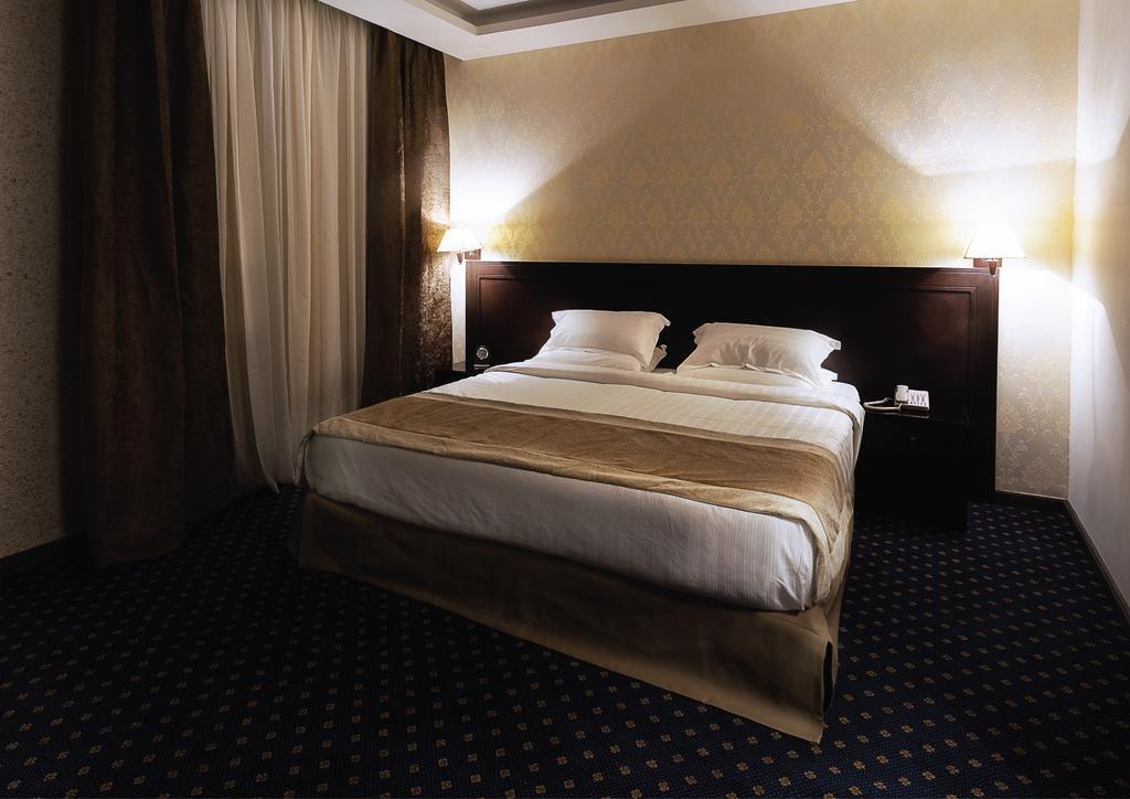 Seven Roses Hotel Amman Exterior foto