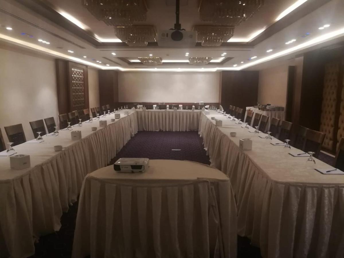 Seven Roses Hotel Amman Exterior foto